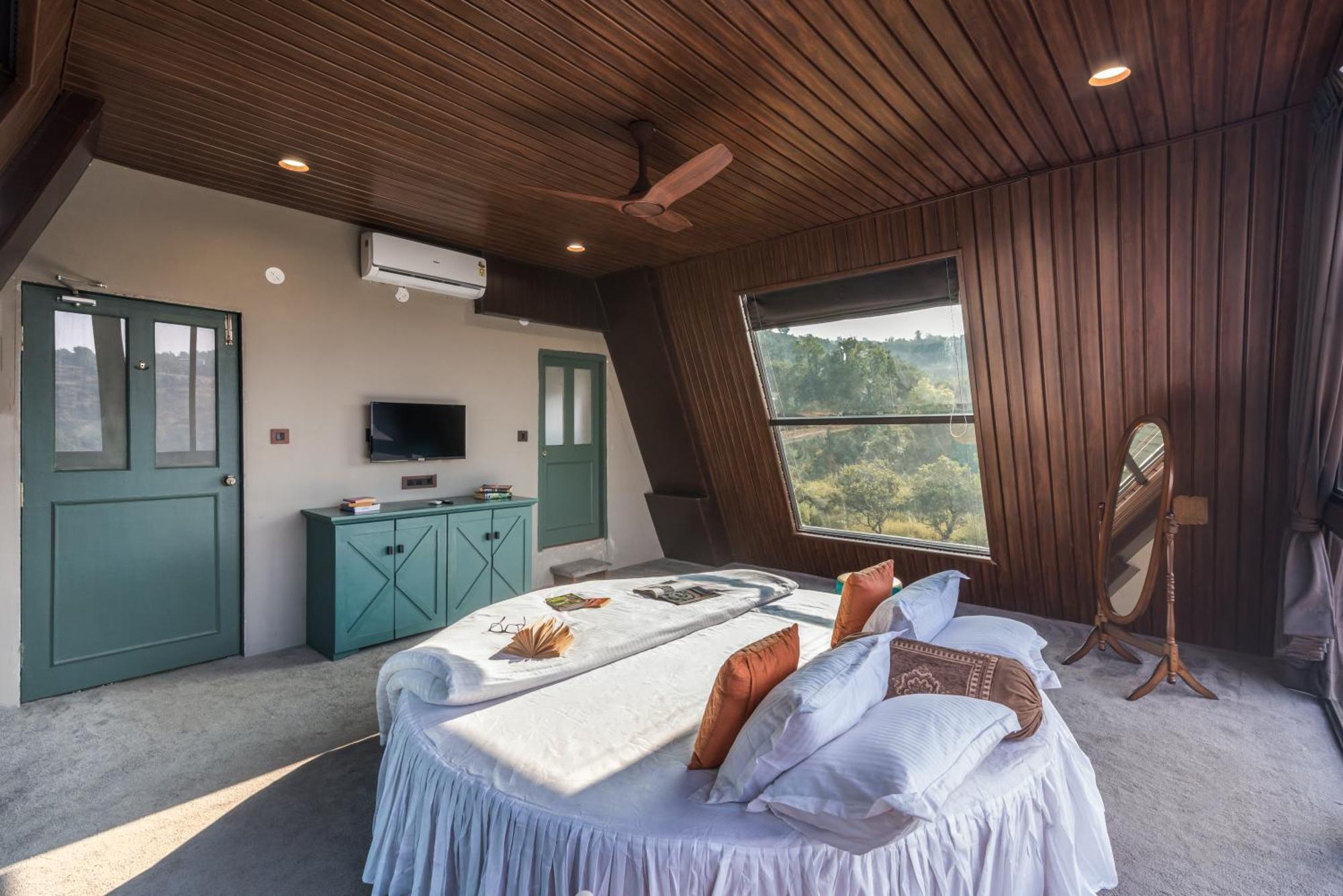 Saffronstays A Vantage, Panchgani - A Pyramid Shaped Unique Luxury Villa With Infinity Valley Views Esterno foto