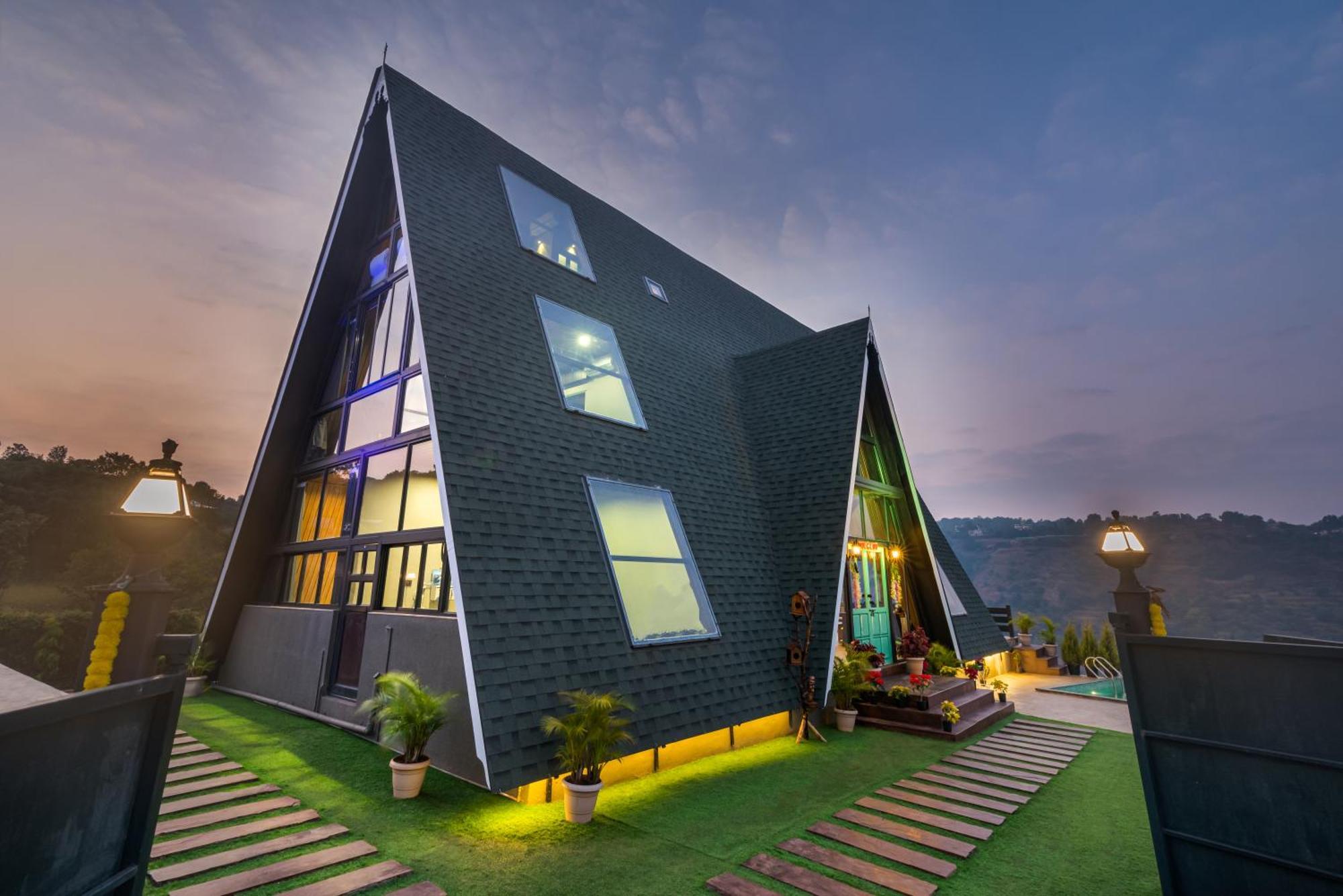 Saffronstays A Vantage, Panchgani - A Pyramid Shaped Unique Luxury Villa With Infinity Valley Views Esterno foto